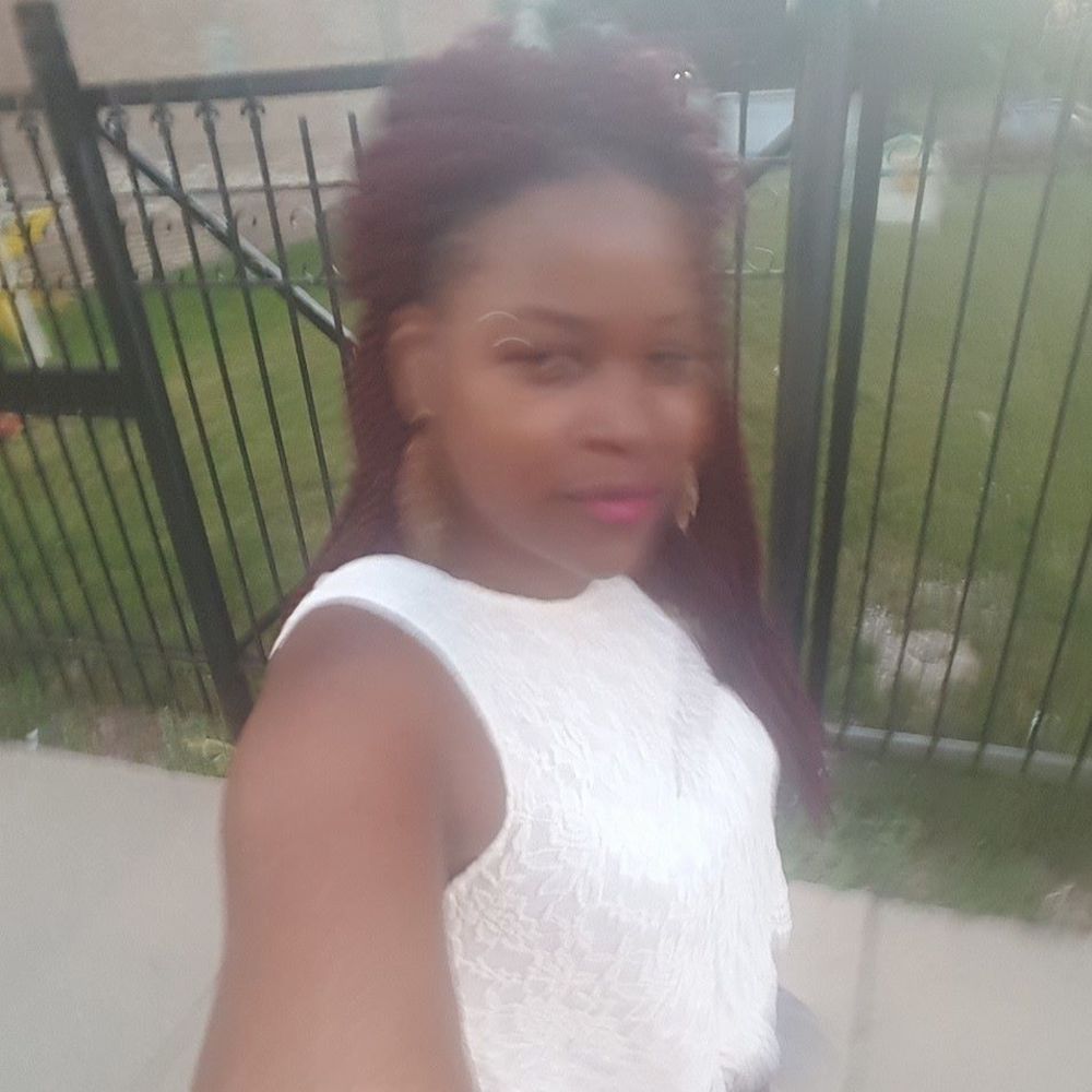 Meet your Posher, Leroya